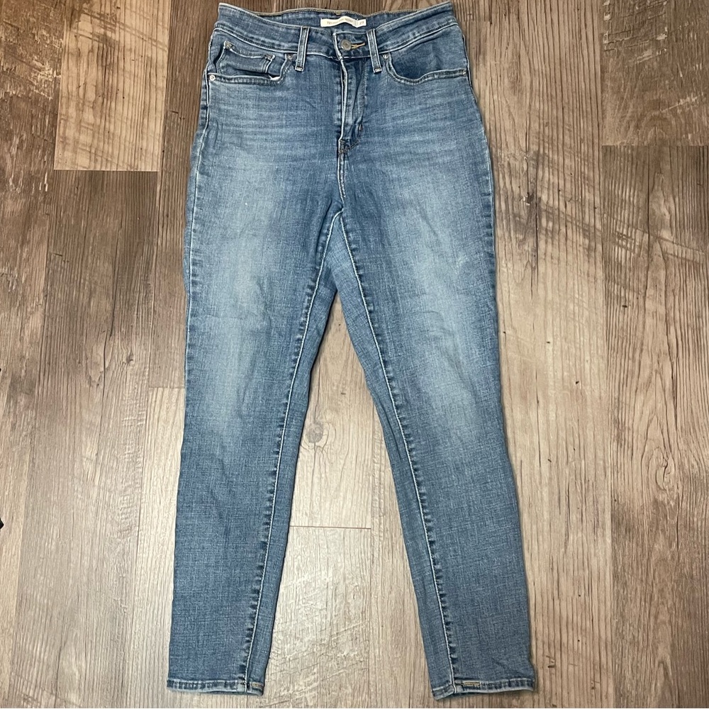 Levi’s 721 High Rise Skinny Jean’s (size 27)